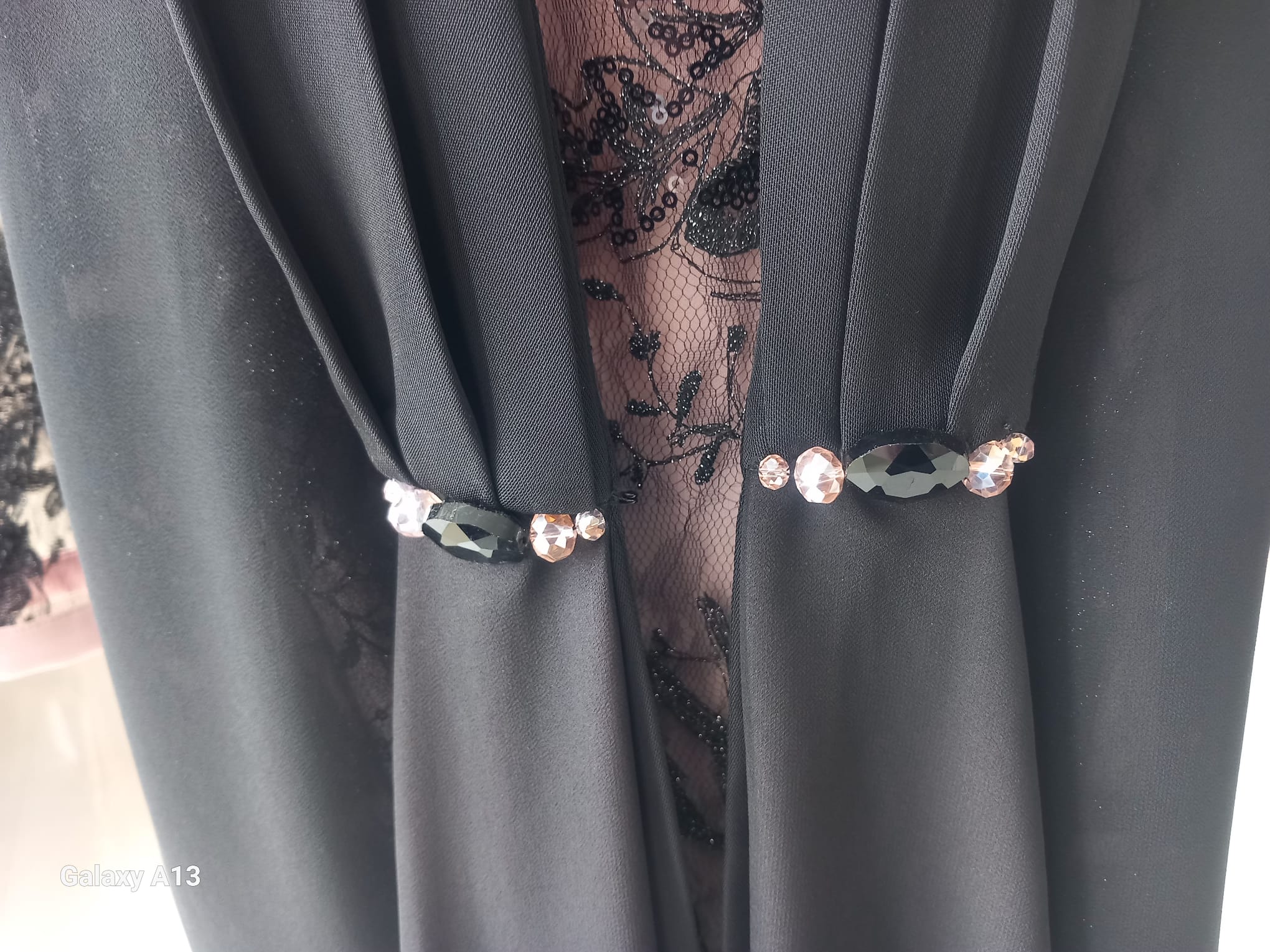 Tre Pezzi Elegante con Pantalone, Top in Pizzo e Cardigan Drapery