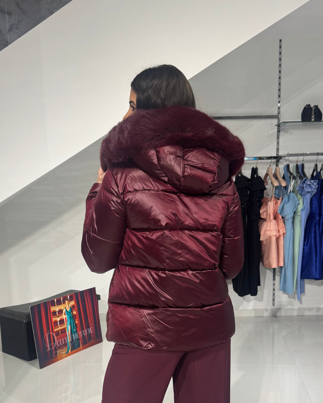 GIUBBOTTO CORTO CON CAPPUCCIO PELLICCIA