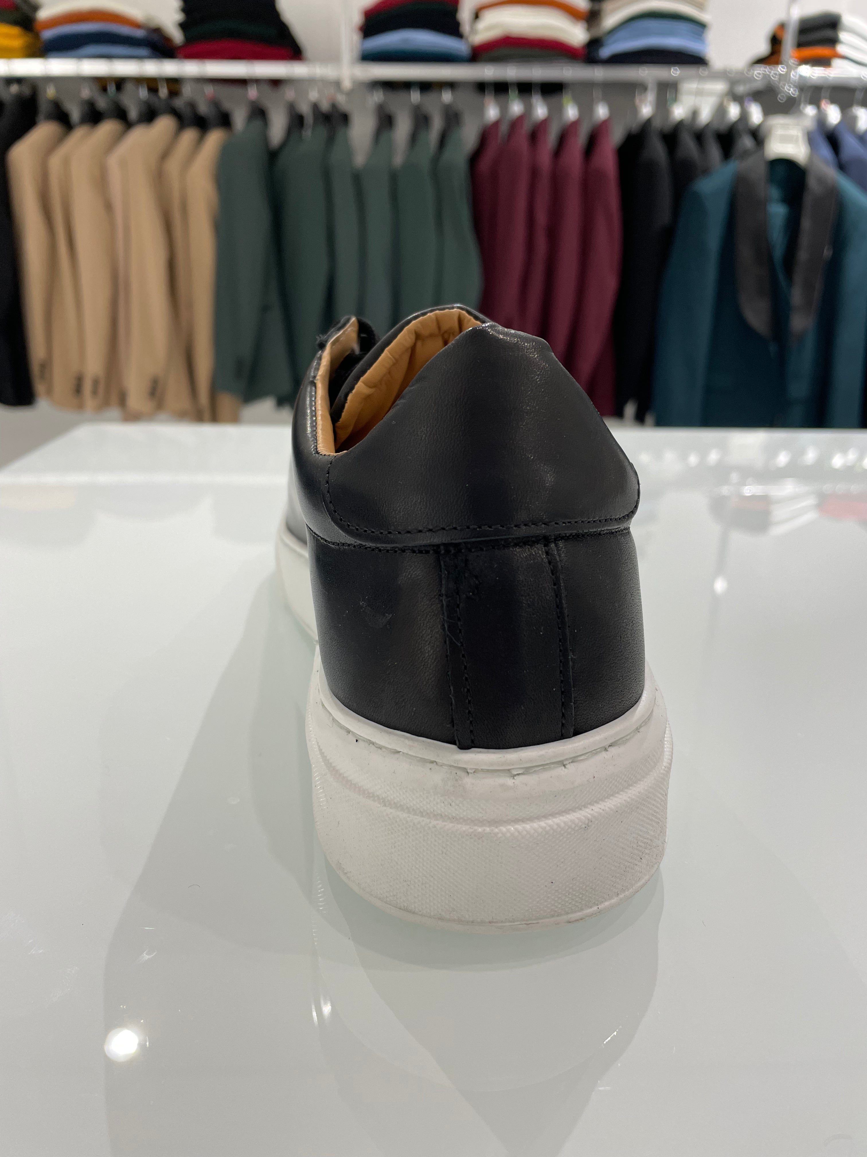 Scarpa elegante in pelle nera