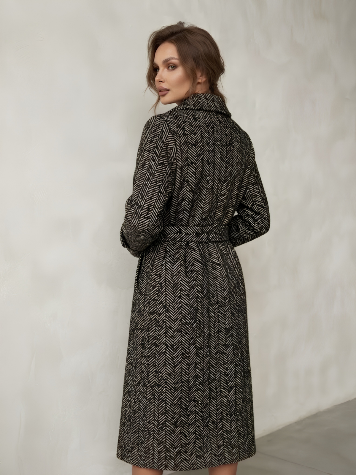 CAPPOTTO LUNGO ELEGANTE CON MOTIVO CHEVRON